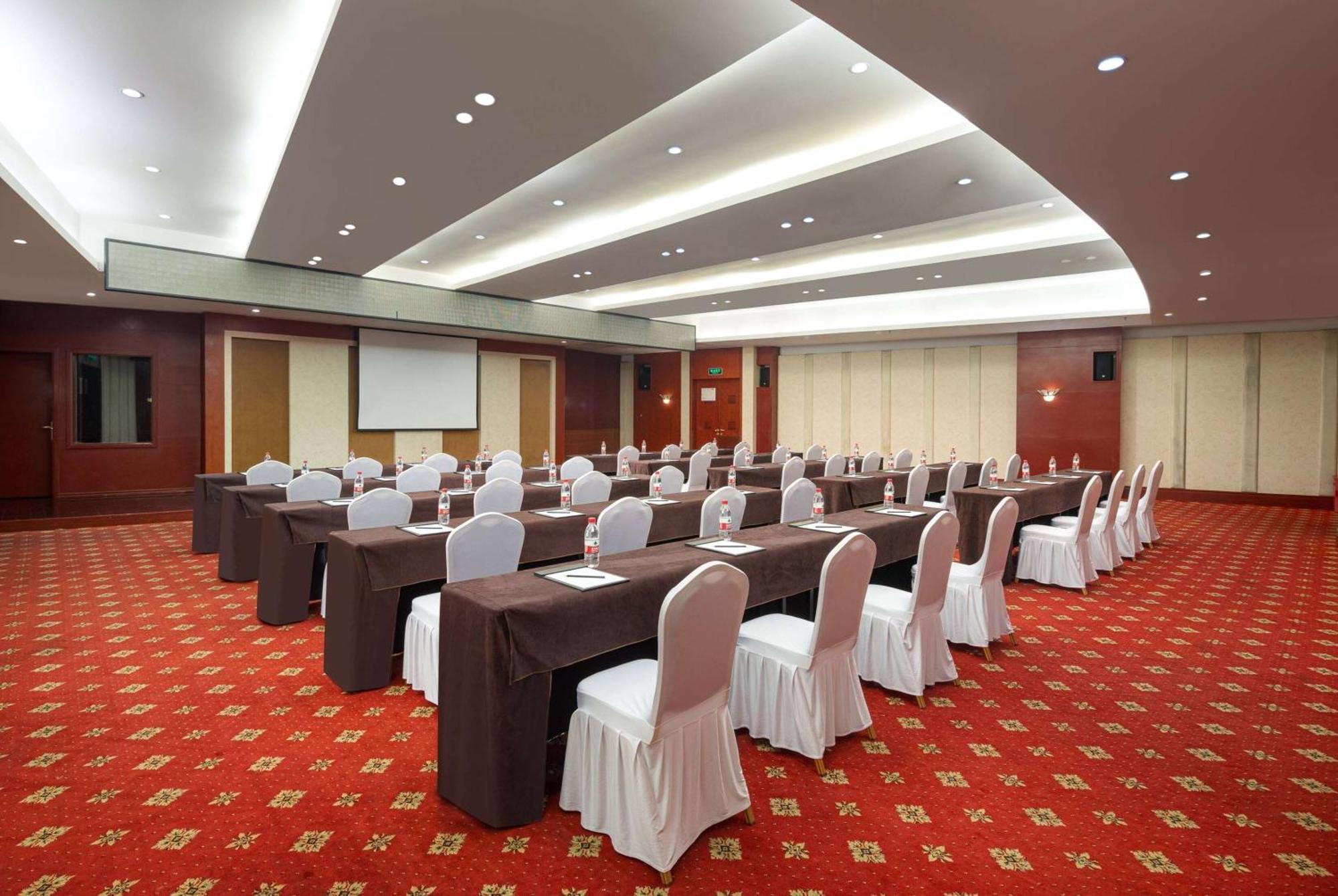 Ramada Plaza By Wyndham Chongqing West Hotel Exterior foto