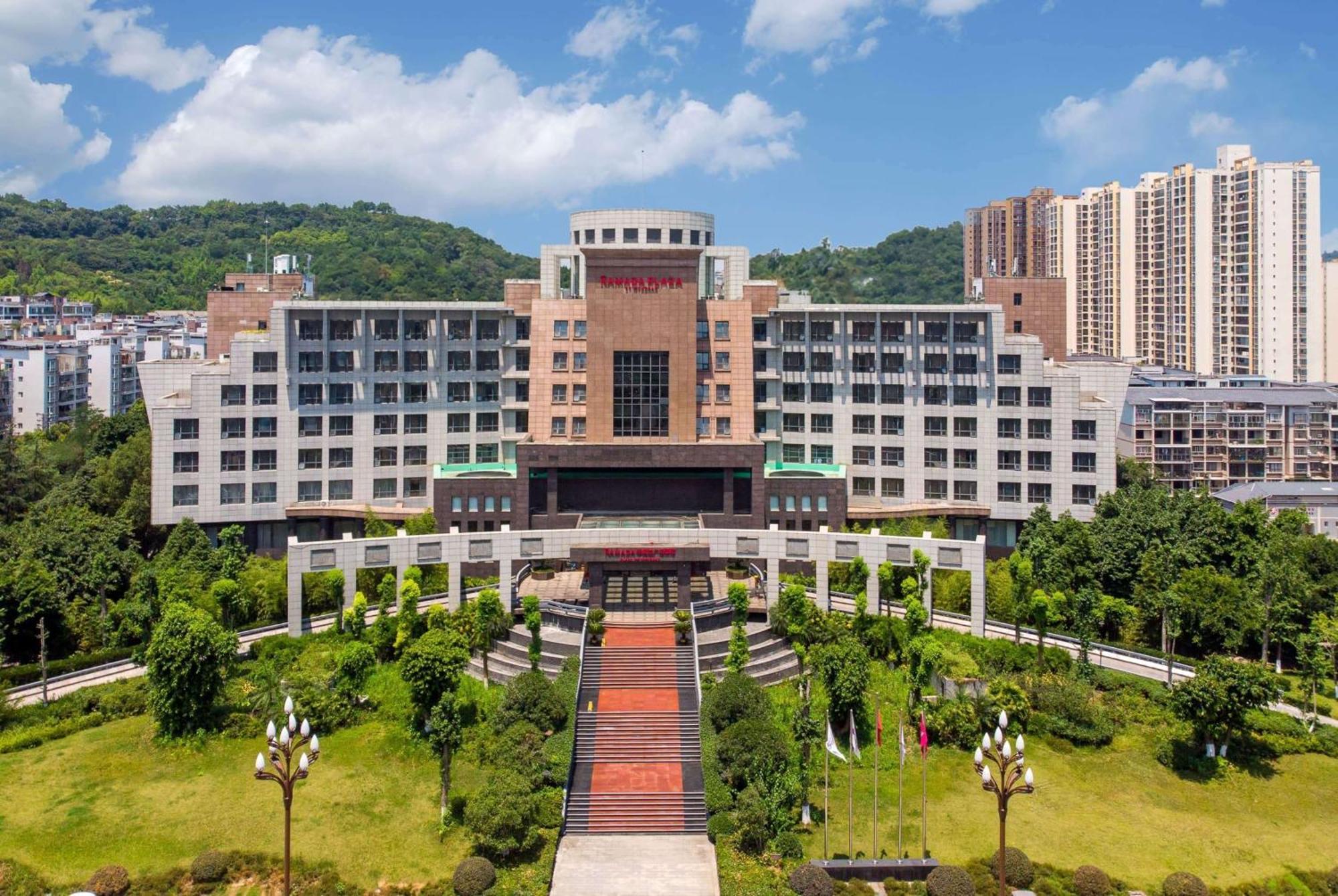 Ramada Plaza By Wyndham Chongqing West Hotel Exterior foto